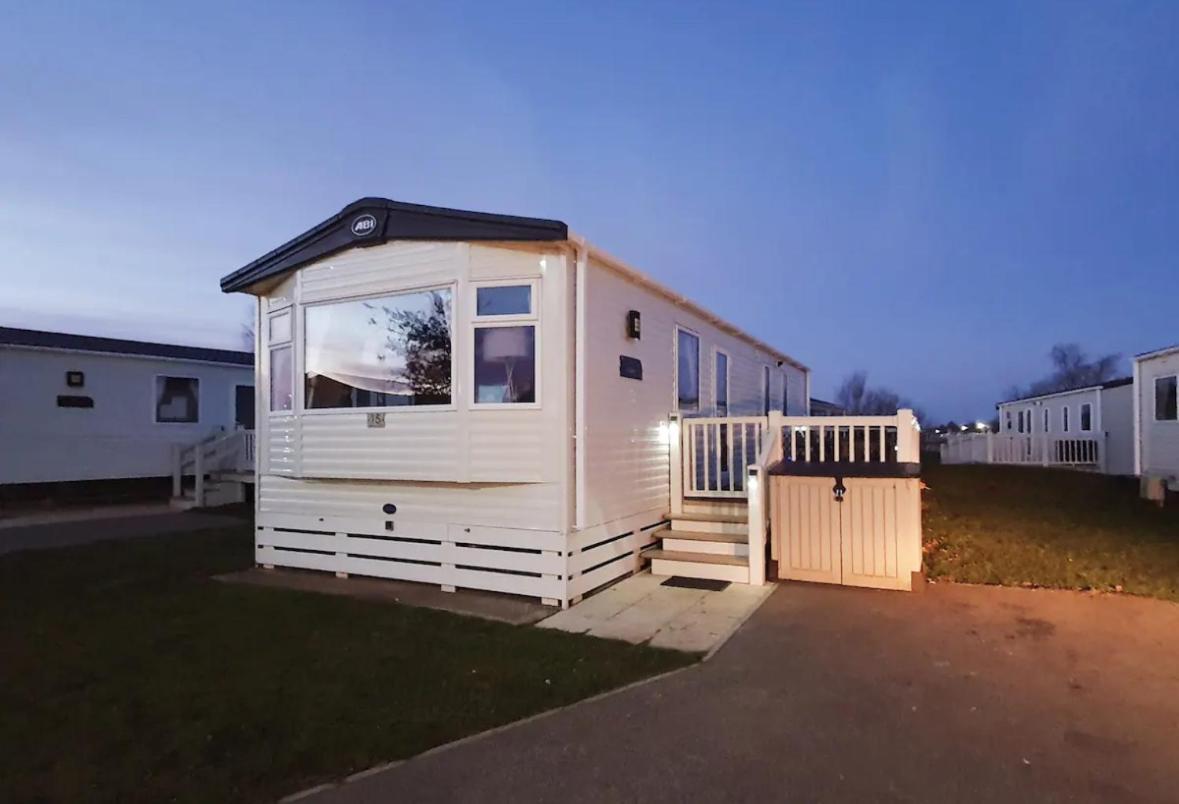 15 Kestrel Close Hot Tub Retreat Tattershall Extérieur photo